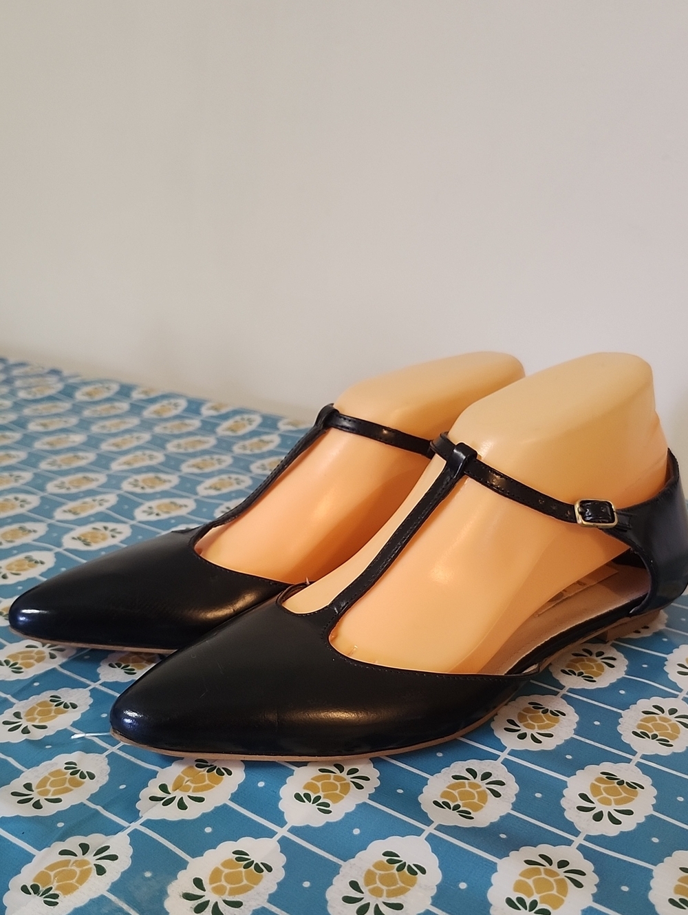 Boden Black T-Strap Flats Leather Euro 38 US 7.5